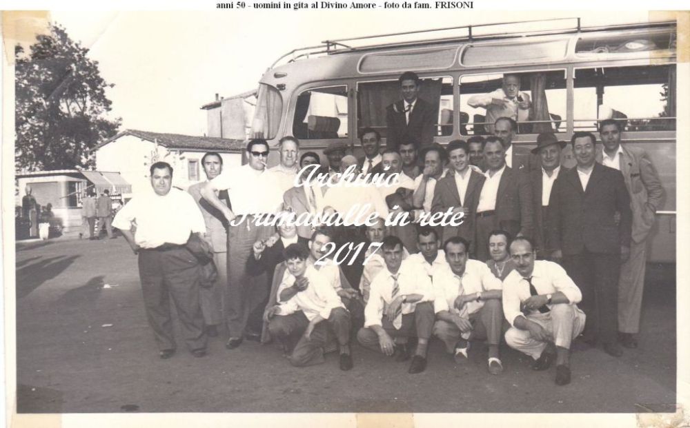 anni 50 - uomini in gita al Divino Amore - foto da fam. FRISONI
