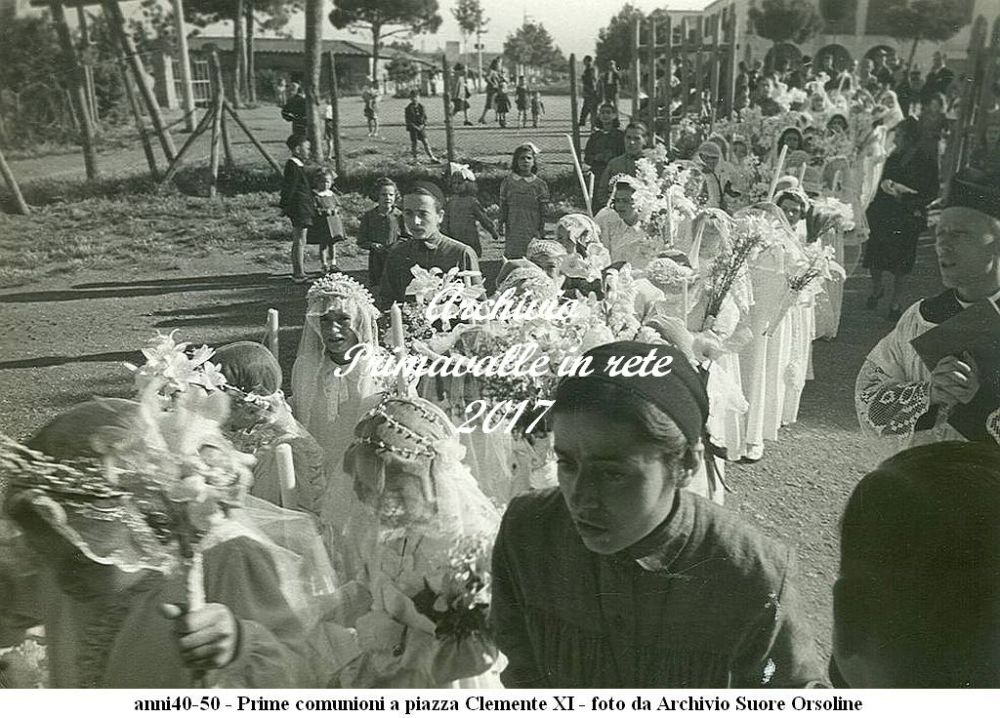 anni40-50 - Prime comunioni a piazza Clemente XI - foto da Archivio Suore Orsoline